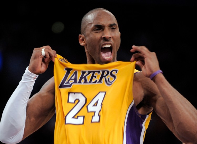 Woj：科比覺得自己會去紐約退役 他說他被湖人特赦了就簽?zāi)峥怂? /></p><p>12月7日訊 近日，已退休的名記Woj參加了安東尼的播客《7PM in Brooklyn》，談到了科比。</p><p>他透露：“這很有趣。科比一直認為自己會去尼克斯隊退役。他說，‘他們會對我使用特赦條款，沒有人會在我被特赦（進入自由球員市場）后認領(lǐng)我，然后我會和尼克斯隊簽約?！艺f，‘他們不會特赦你的；他們寧愿把這座城市燒毀?！?/p>            </p></div>
                <div   id=